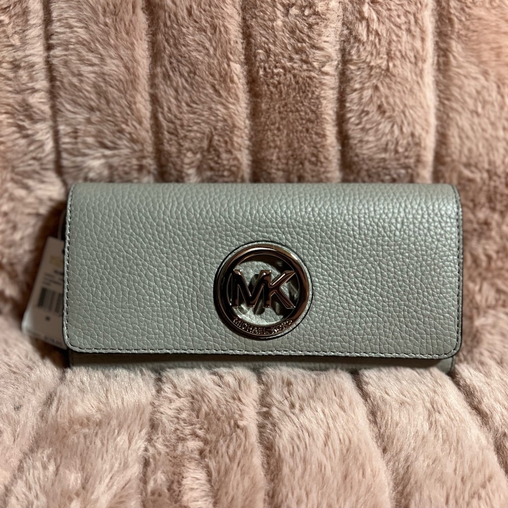 Brand New Michael Kors wallet. Never used, new with tag.